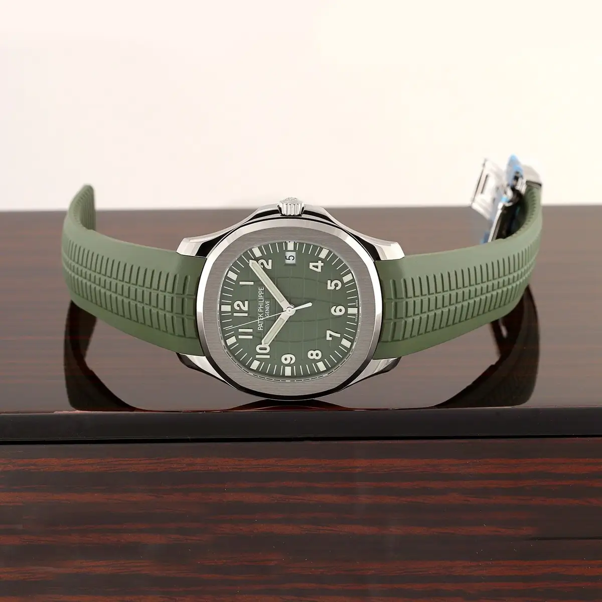 patek-philippe-aquanaut-green.webp